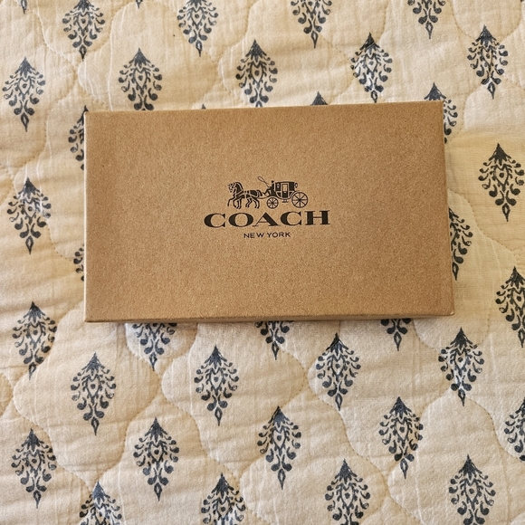 COACH Peanuts Snoopy Black Leather Accordion Zip Wallet Limited Edition NWT - Picture 13 of 13